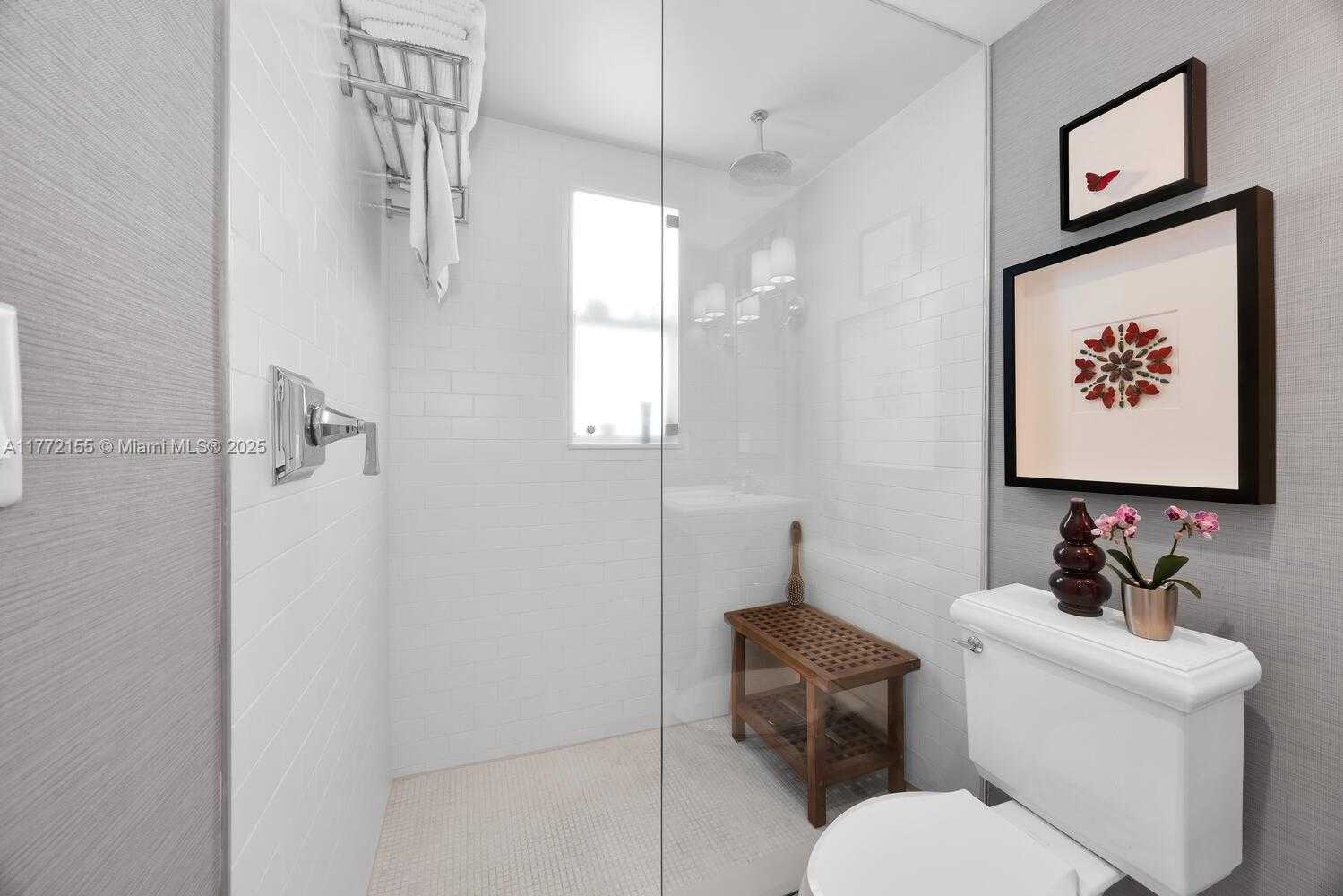 Small Image of 6911 Bay Dr, Miami Beach, FL 33141, USA Number 6