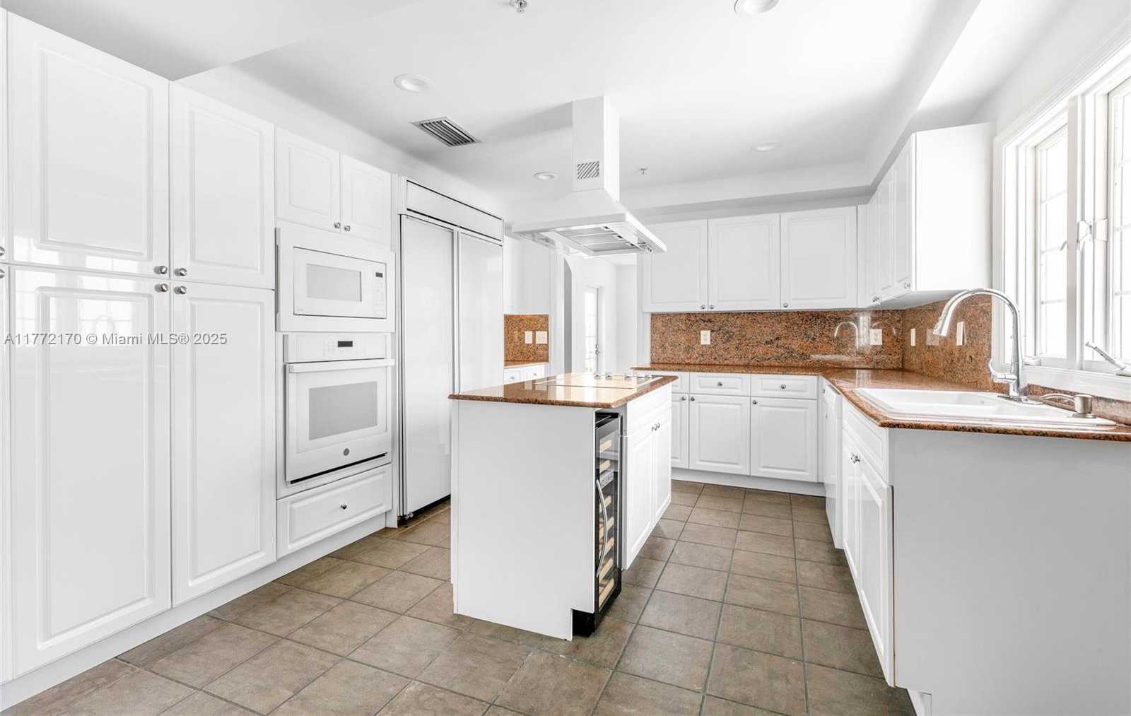 Small Image of 1415 SUNSET HARBOUR DR #406, Miami Beach Number 10