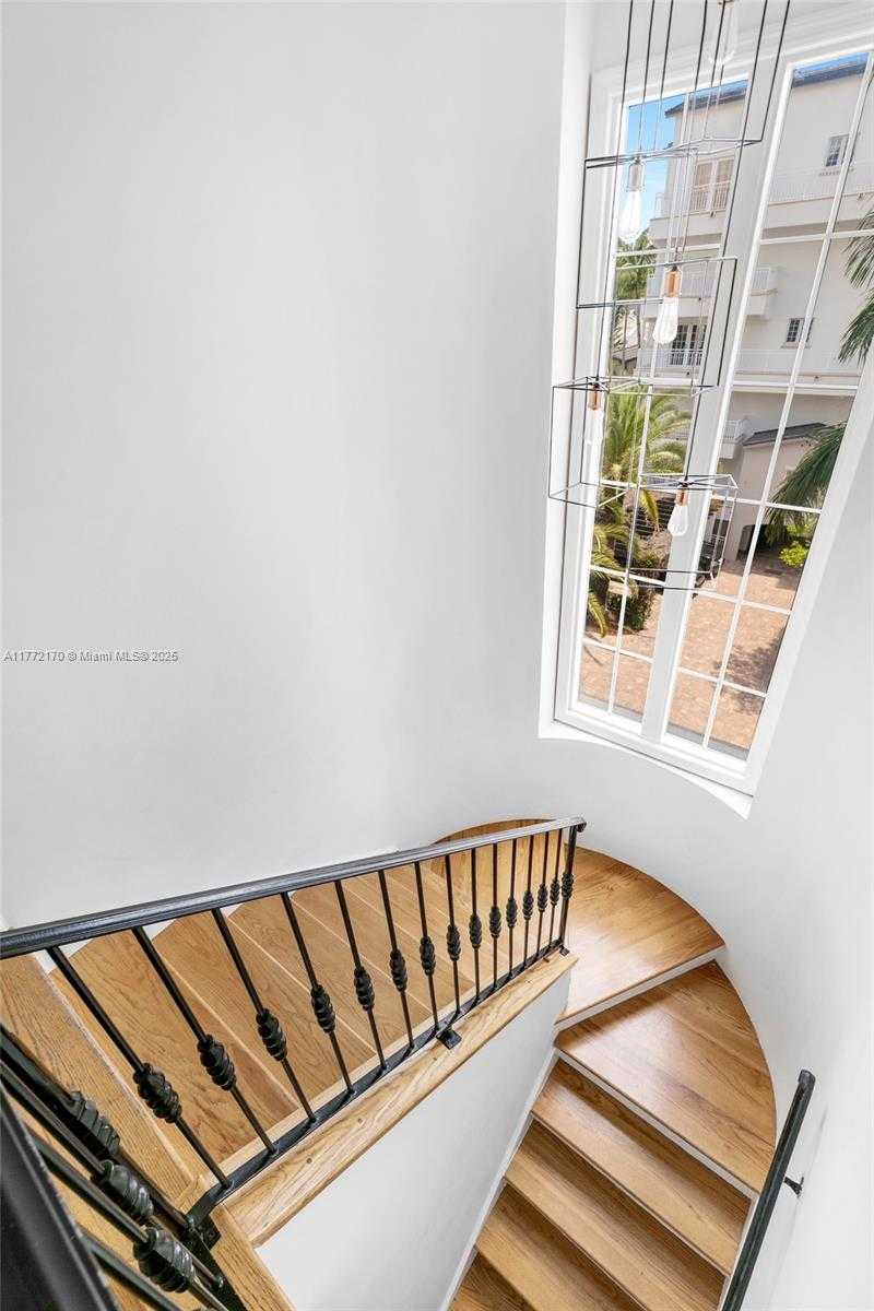 Small Image of 1415 SUNSET HARBOUR DR #406, Miami Beach Number 12