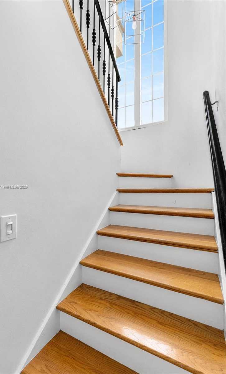 Small Image of 1415 SUNSET HARBOUR DR #406, Miami Beach Number 13