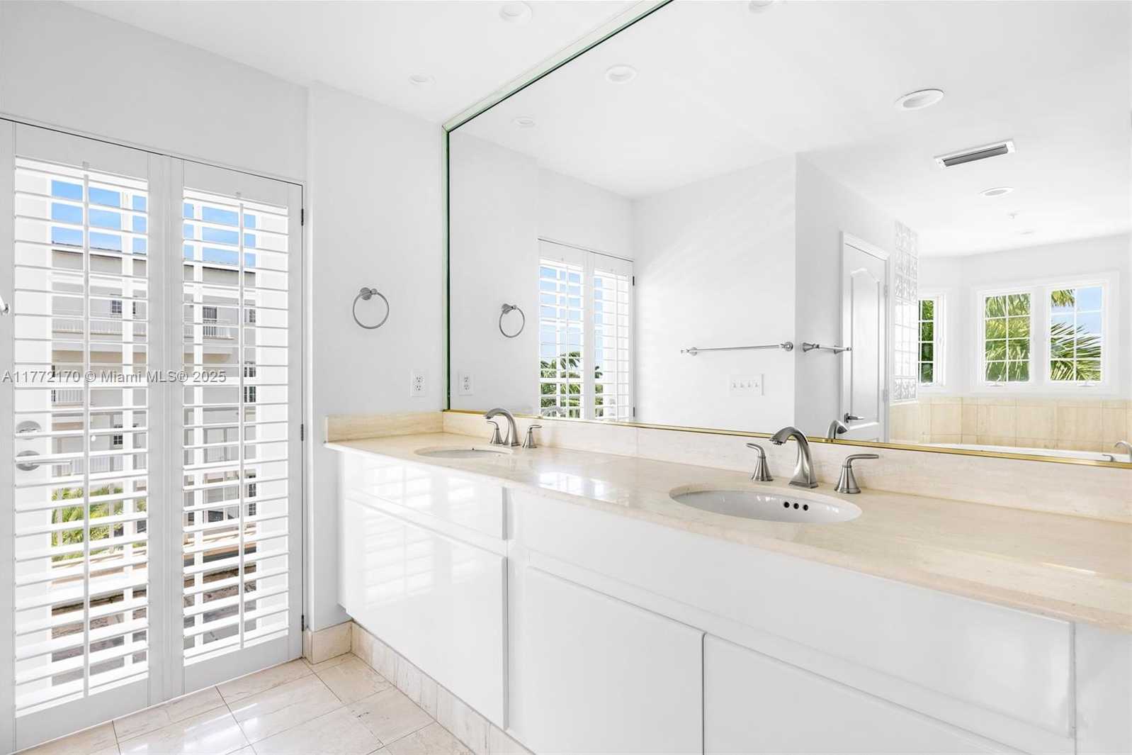 Small Image of 1415 SUNSET HARBOUR DR #406, Miami Beach Number 19