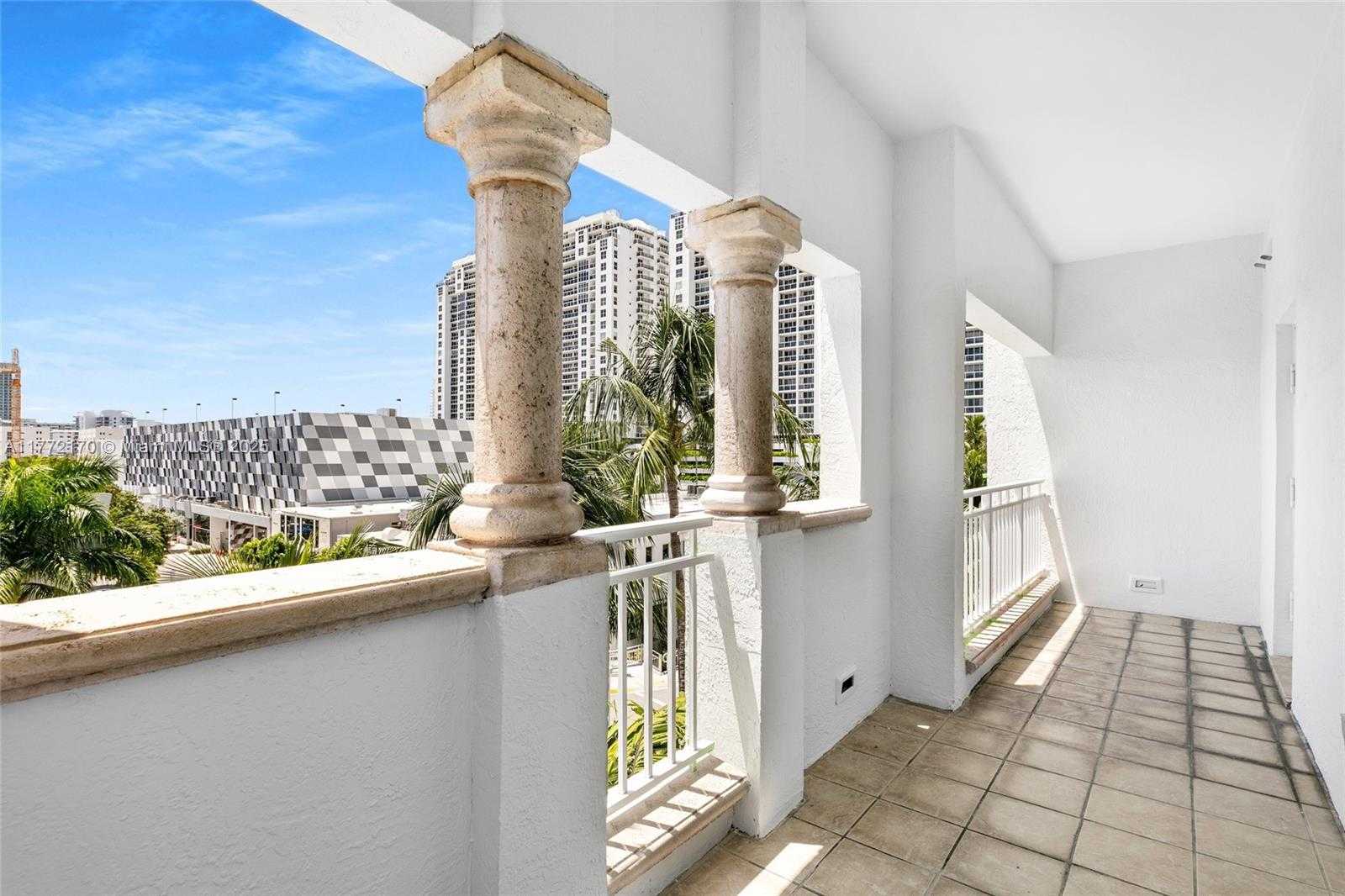Small Image of 1415 SUNSET HARBOUR DR #406, Miami Beach Number 20