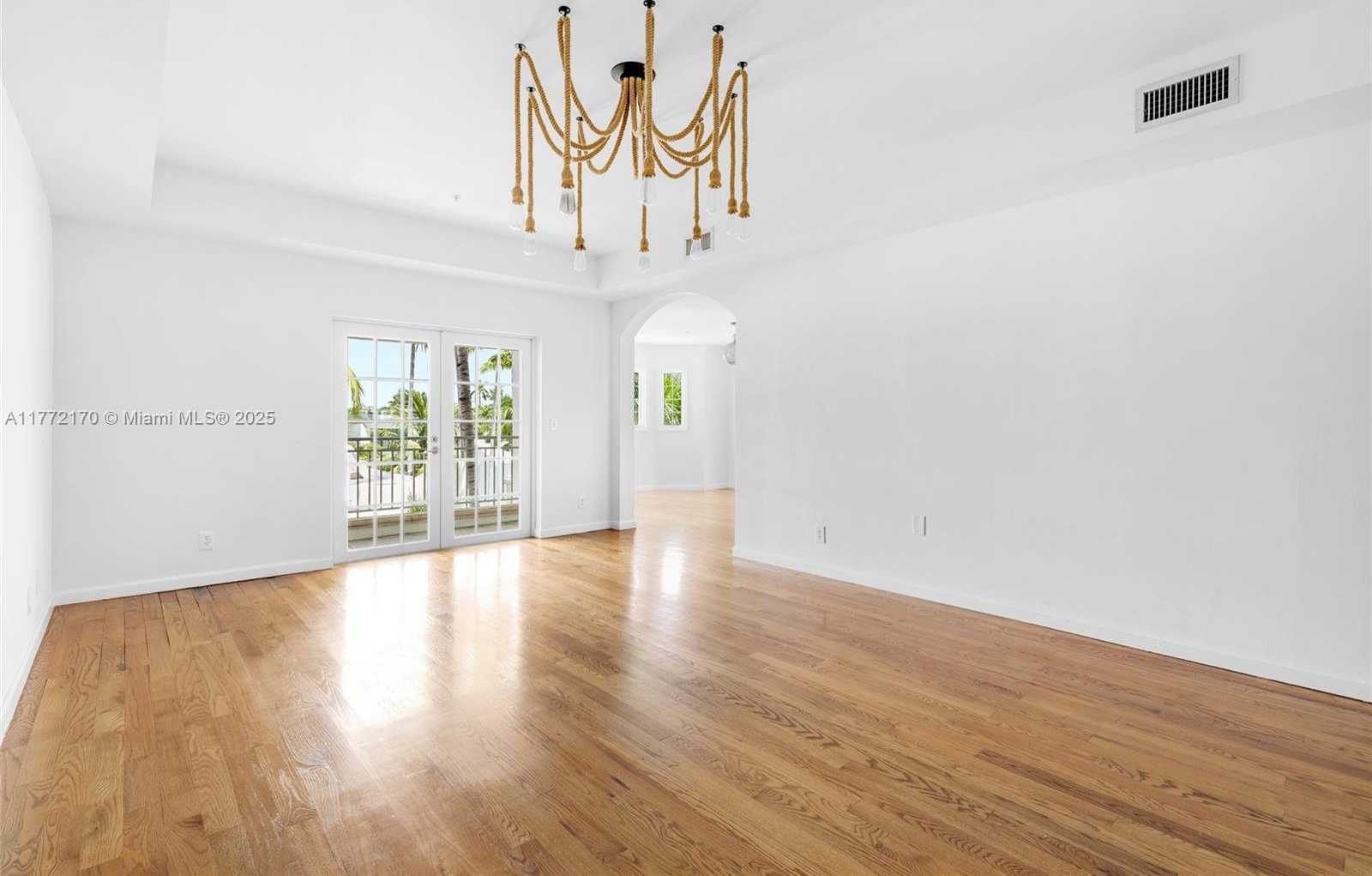 Small Image of 1415 SUNSET HARBOUR DR #406, Miami Beach Number 3