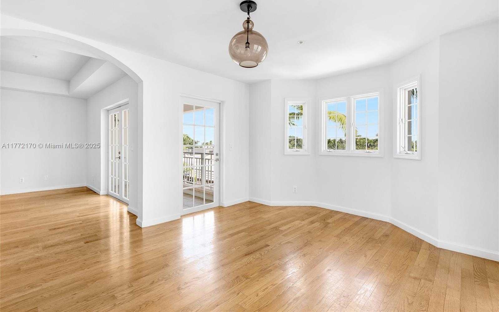 Small Image of 1415 SUNSET HARBOUR DR #406, Miami Beach Number 8