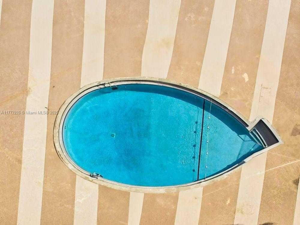 Small Image of 400 KINGS POINT DR #1607, Sunny Isles Beach Number 10