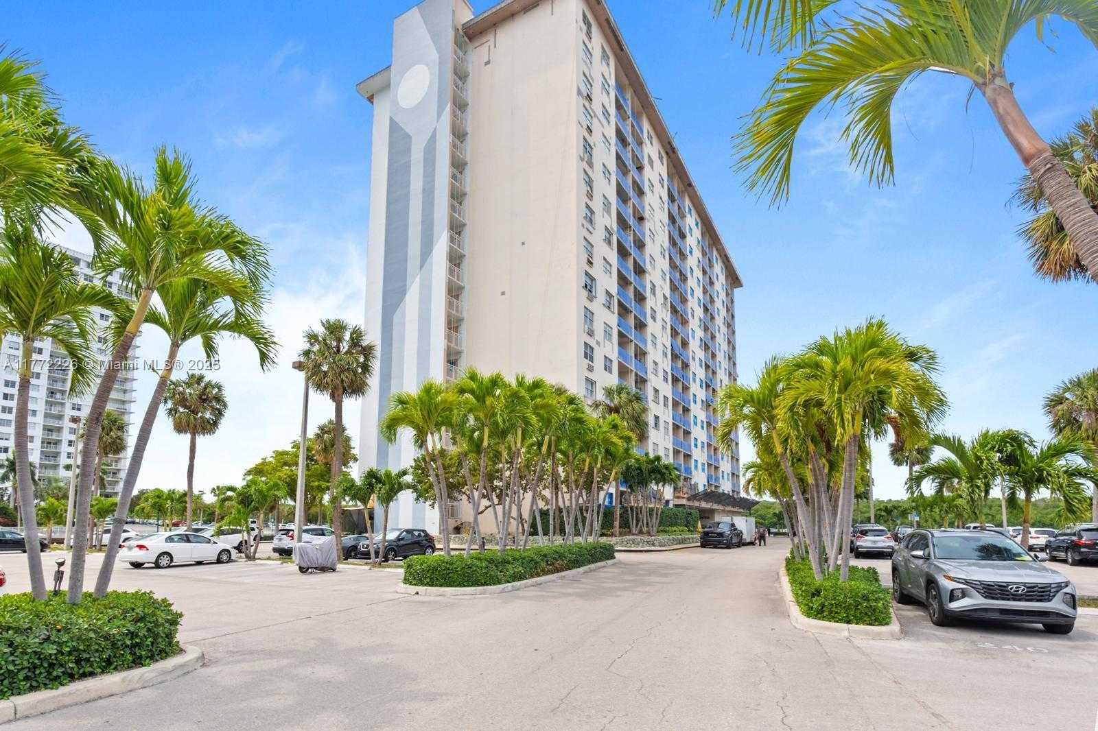 Small Image of 400 KINGS POINT DR #1607, Sunny Isles Beach Number 12