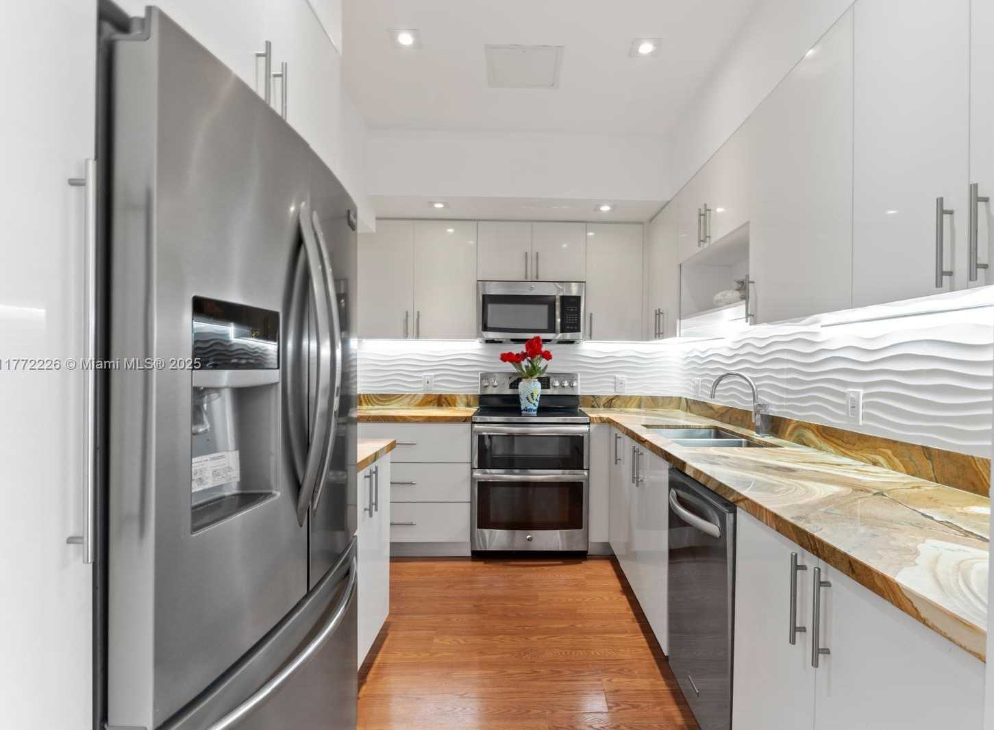 Small Image of 400 KINGS POINT DR #1607, Sunny Isles Beach Number 18