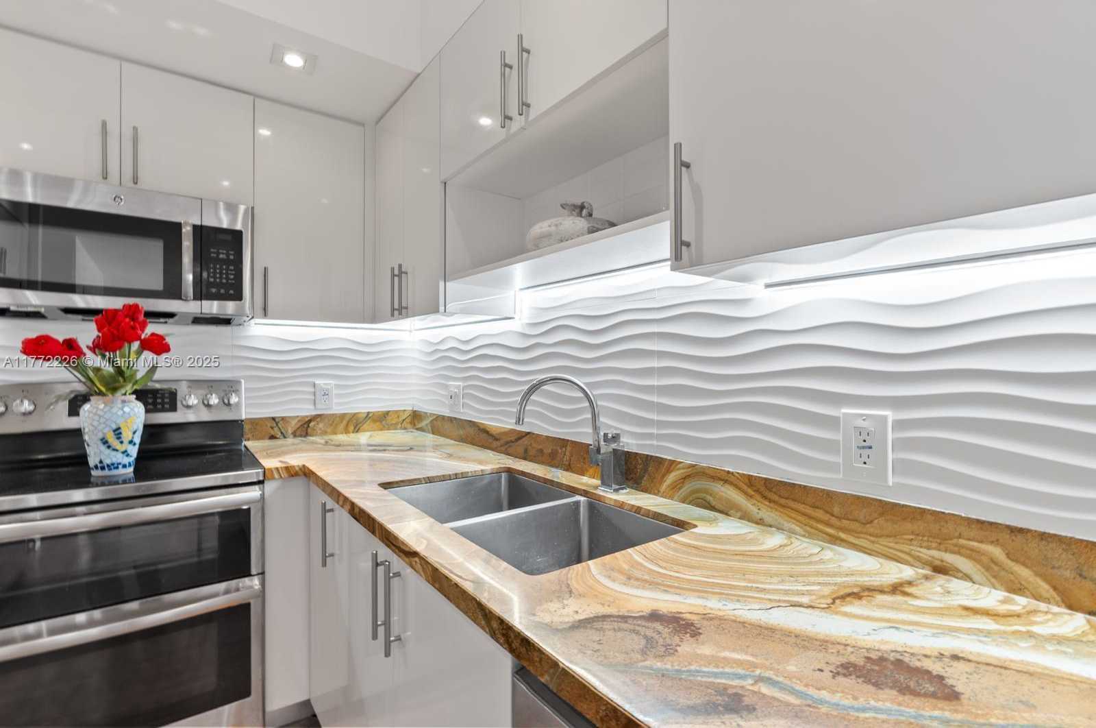 Small Image of 400 KINGS POINT DR #1607, Sunny Isles Beach Number 20