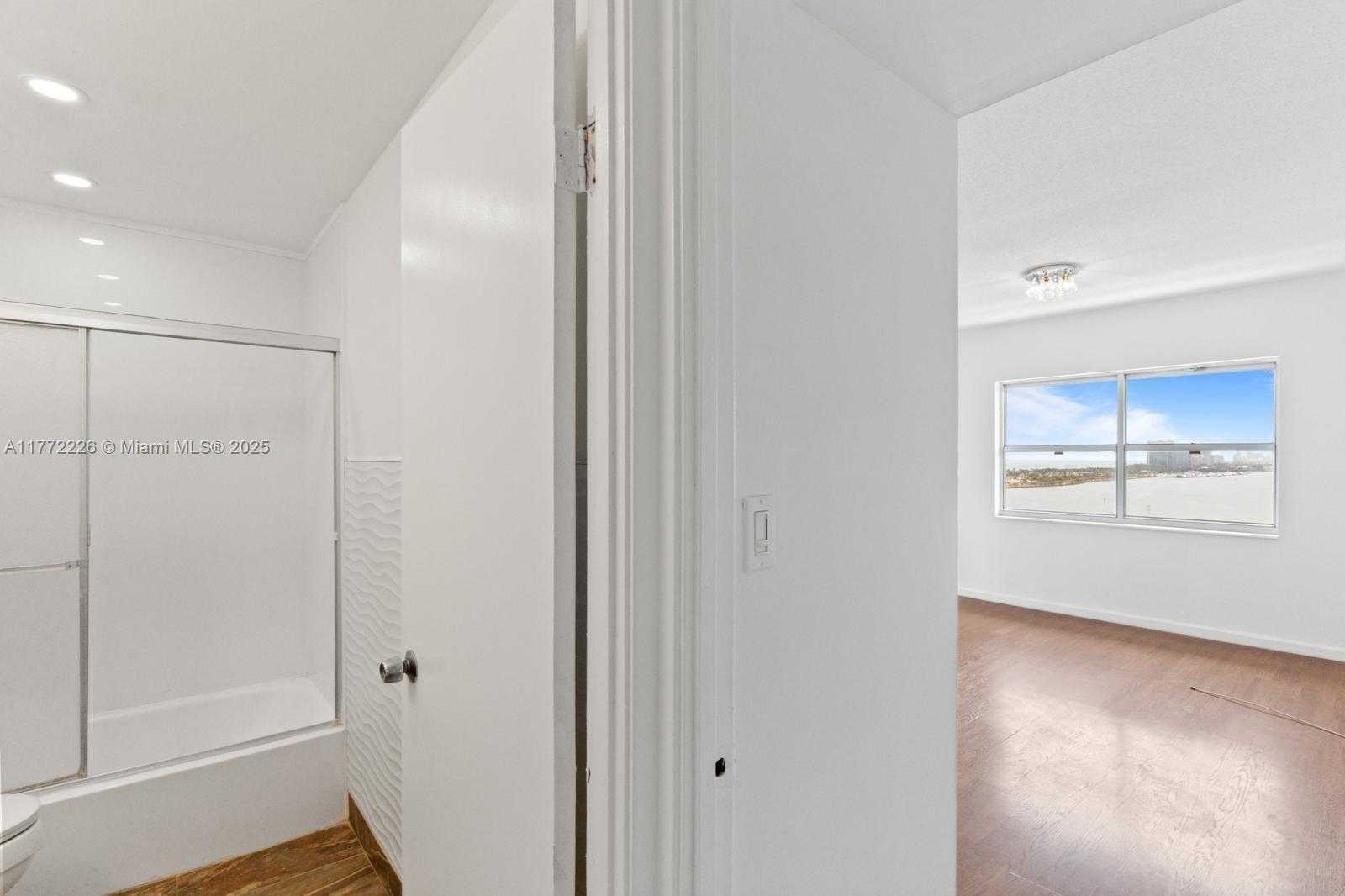 Small Image of 400 KINGS POINT DR #1607, Sunny Isles Beach Number 24