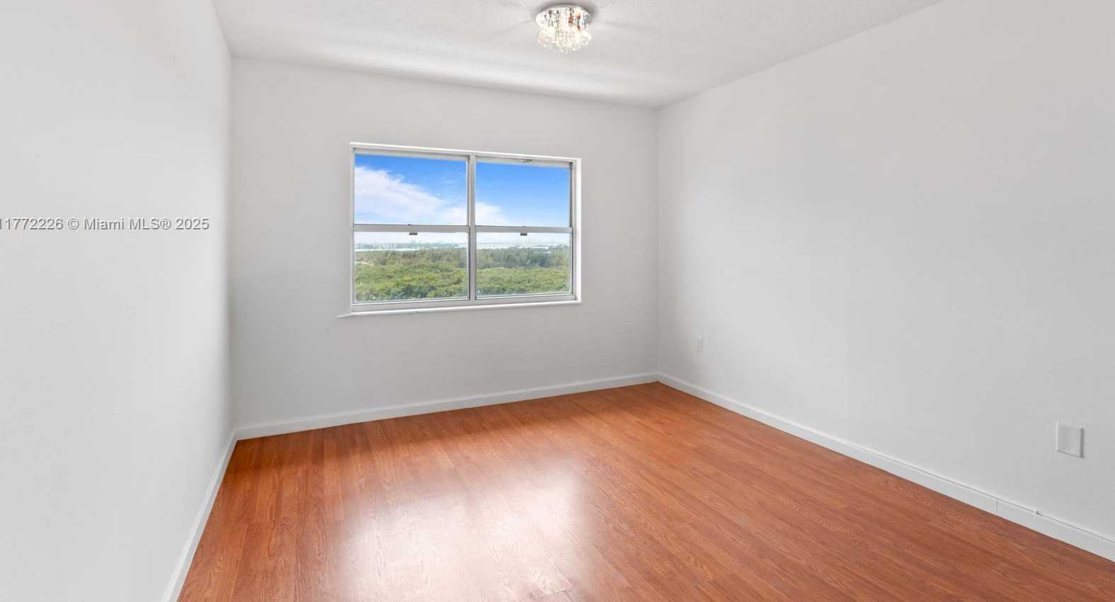 Small Image of 400 KINGS POINT DR #1607, Sunny Isles Beach Number 25