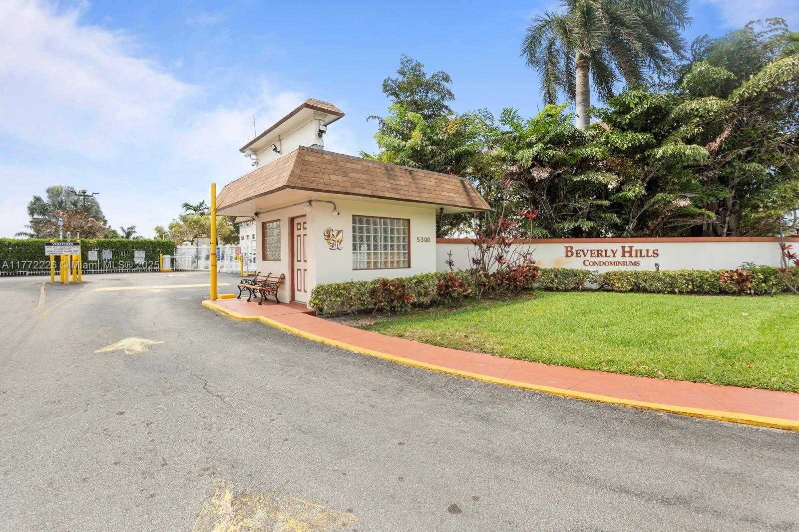 Small Image of 400 KINGS POINT DR #1607, Sunny Isles Beach Number 32