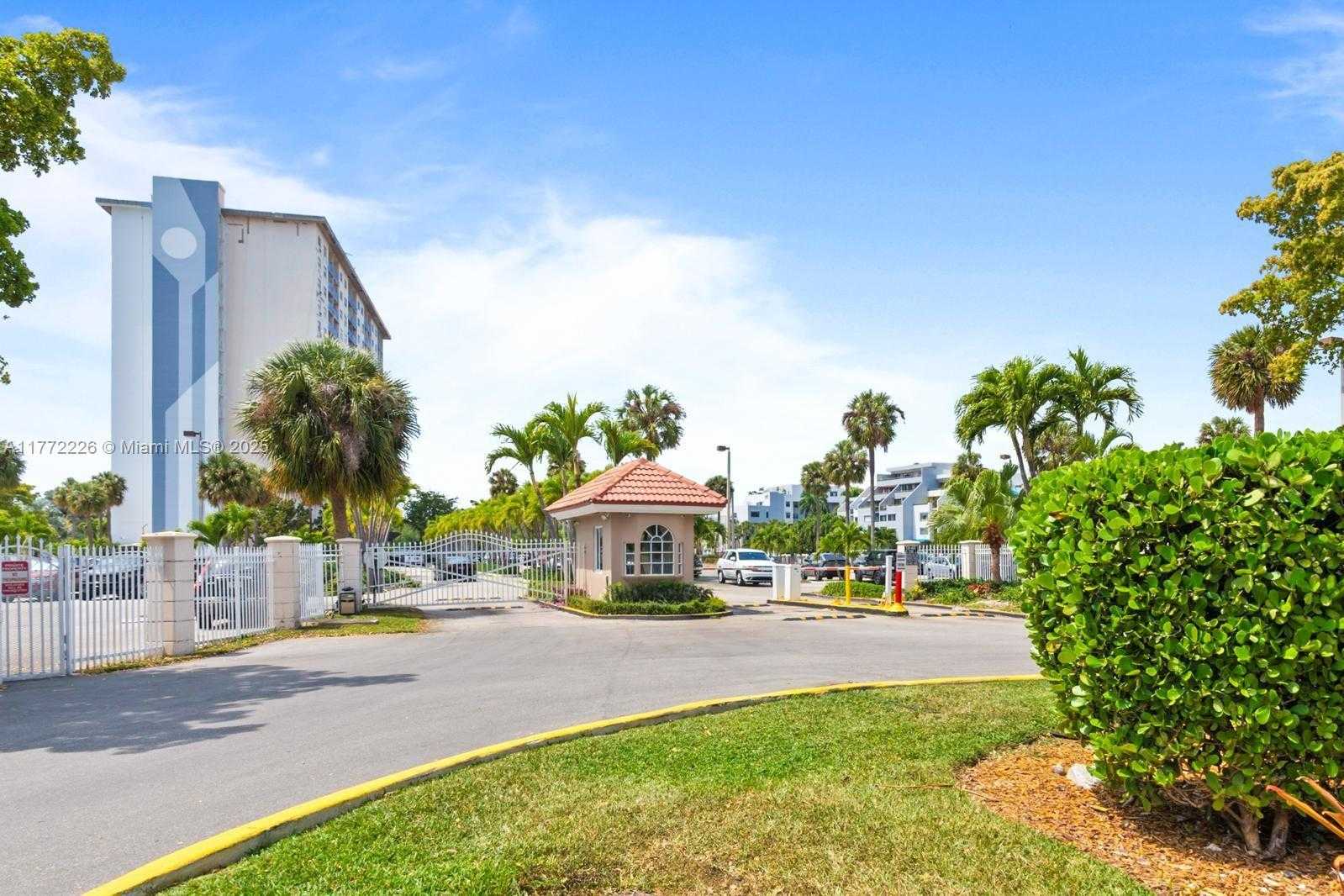 Small Image of 400 KINGS POINT DR #1607, Sunny Isles Beach Number 33