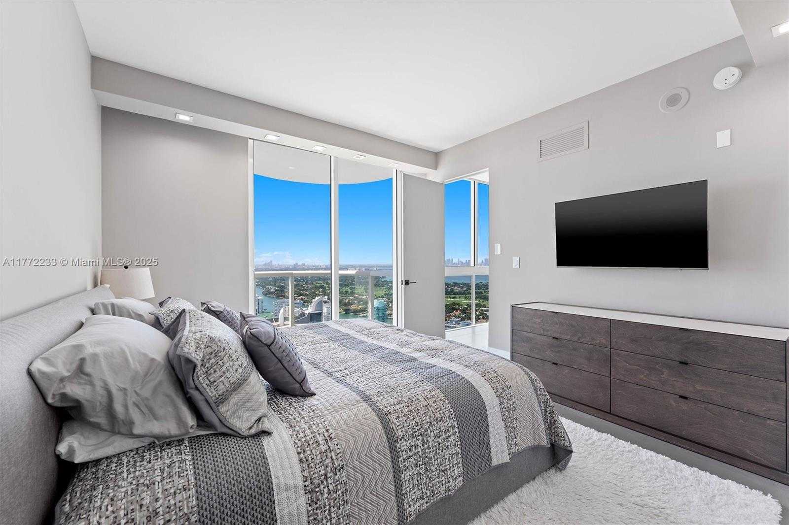 Small Image of 6365 COLLINS AVE #4307, Miami Beach Number 18