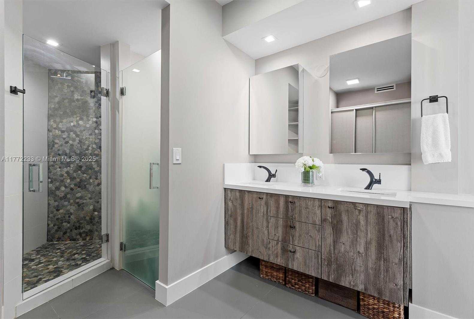 Small Image of 6365 COLLINS AVE #4307, Miami Beach Number 19