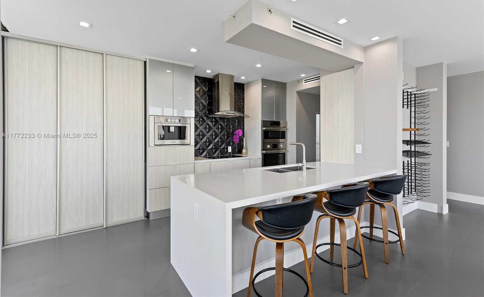 Small Image of 6365 COLLINS AVE #4307, Miami Beach Number 4