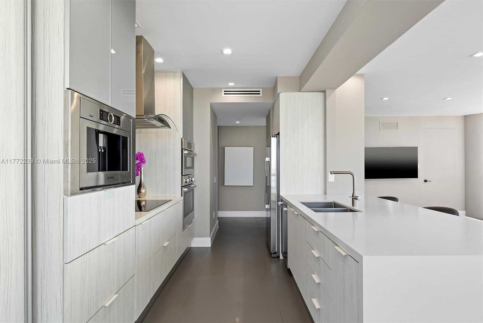Small Image of 6365 COLLINS AVE #4307, Miami Beach Number 5