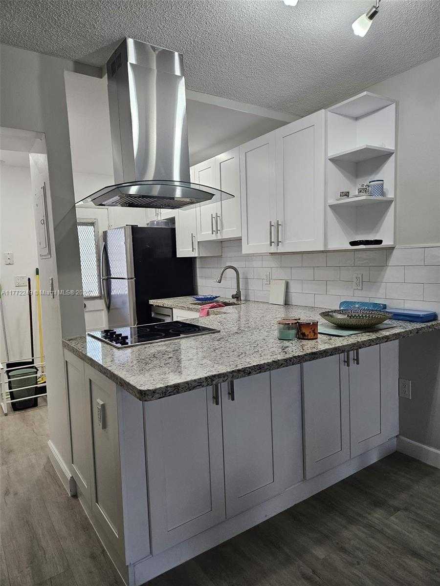 Small Image of 2905 POINT EAST DR #L212, Aventura Number 2
