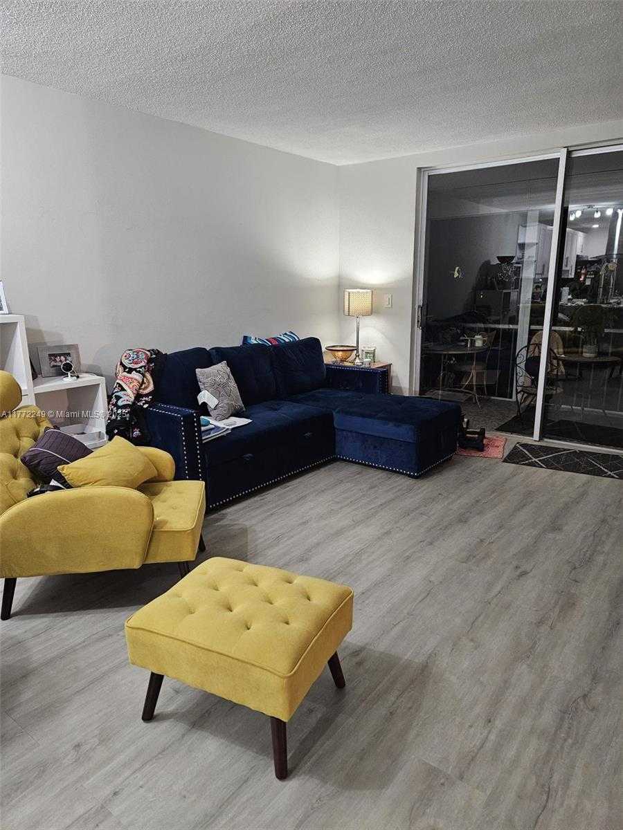 Small Image of 2905 POINT EAST DR #L212, Aventura Number 3