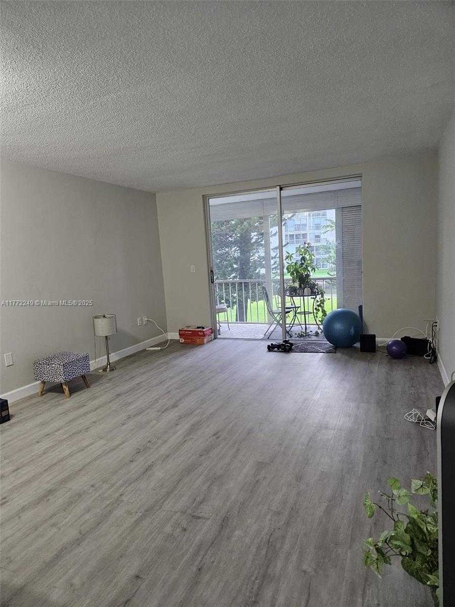 Small Image of 2905 POINT EAST DR #L212, Aventura Number 4
