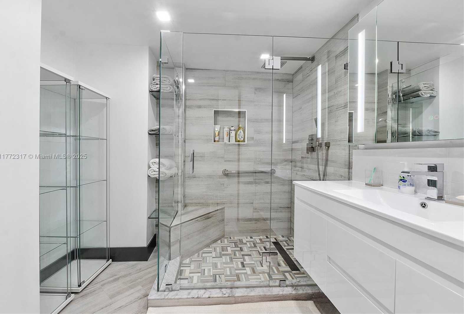 Small Image of 7135 COLLINS AVE #1735, Miami Beach Number 16