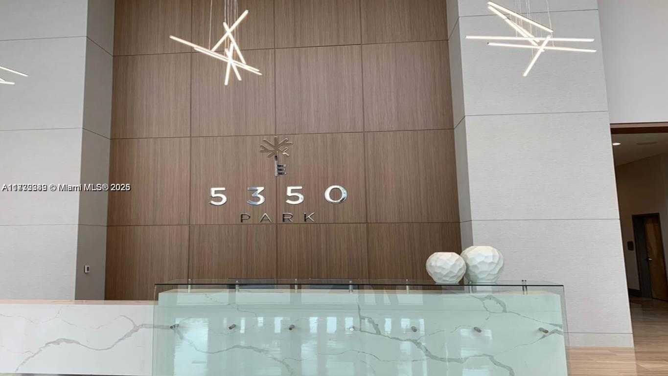 Small Image of 5350 #508, Doral Number 2