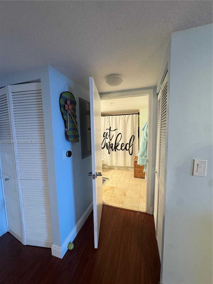 Small Image of 1800 NORTH BAYSHORE DR #1404, Miami Number 12