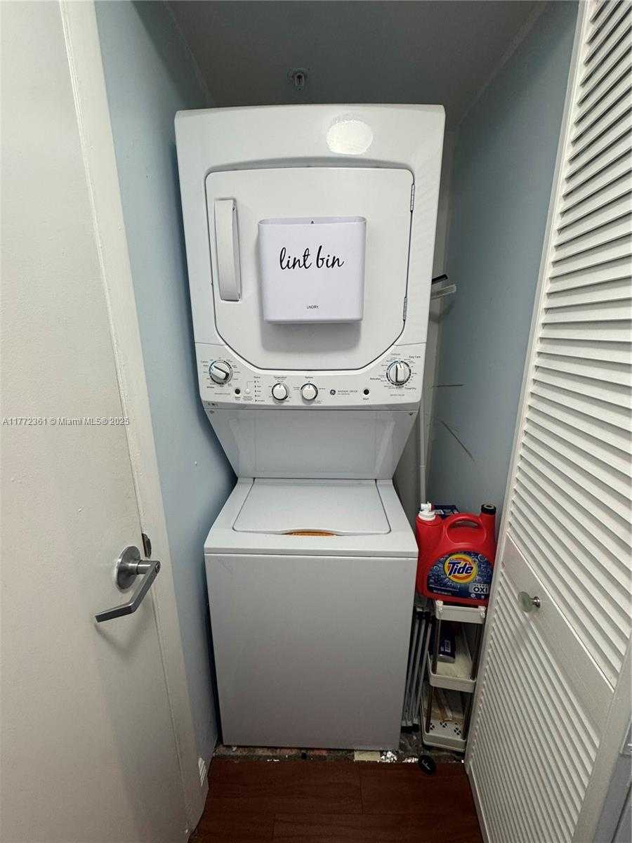 Small Image of 1800 NORTH BAYSHORE DR #1404, Miami Number 13