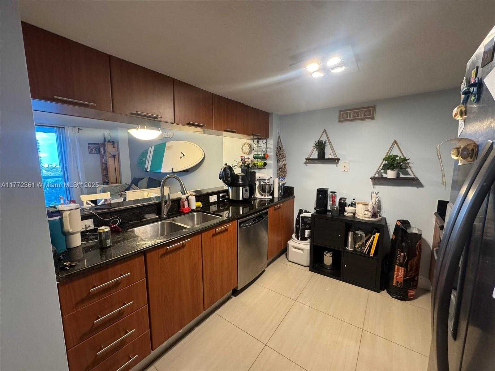 Small Image of 1800 NORTH BAYSHORE DR #1404, Miami Number 3