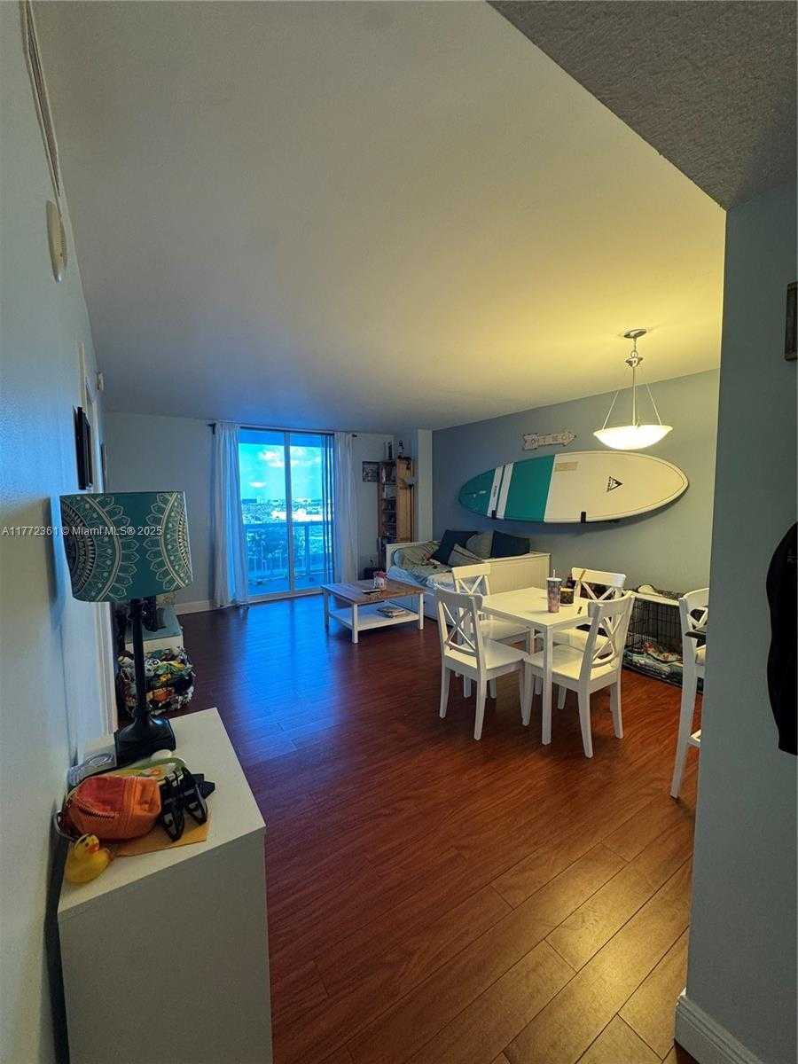 Small Image of 1800 NORTH BAYSHORE DR #1404, Miami Number 4