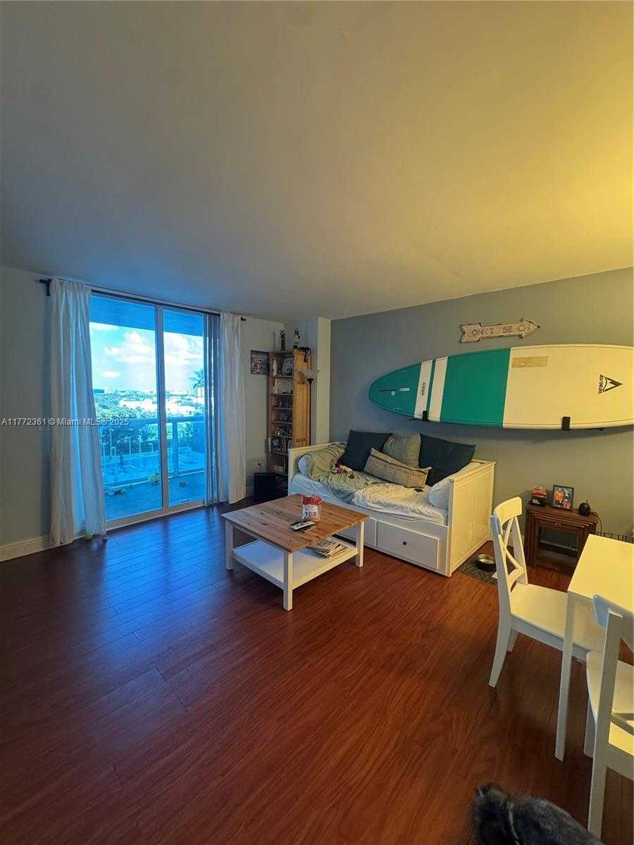 Small Image of 1800 NORTH BAYSHORE DR #1404, Miami Number 6