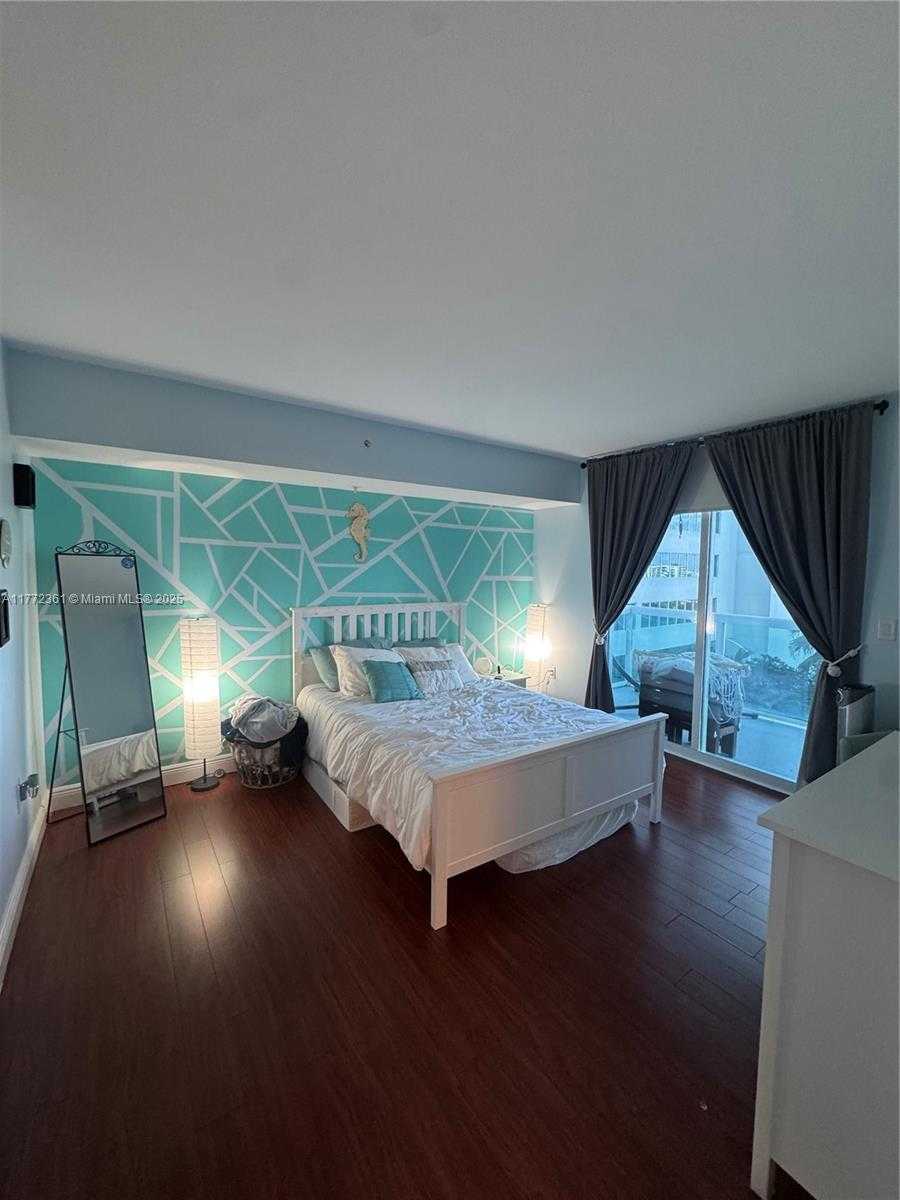Small Image of 1800 NORTH BAYSHORE DR #1404, Miami Number 7