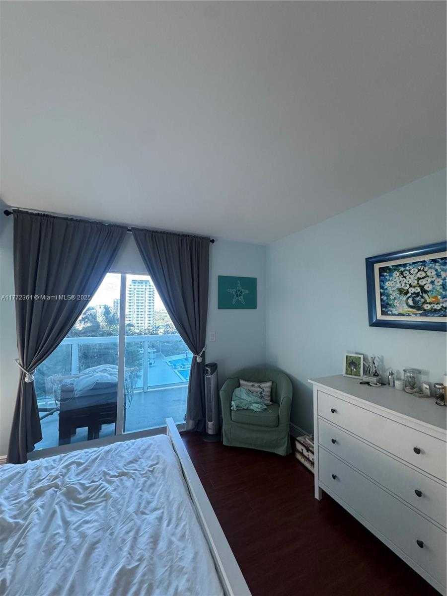 Small Image of 1800 NORTH BAYSHORE DR #1404, Miami Number 8