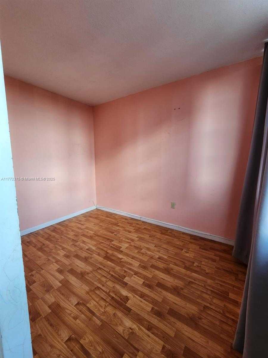 Small Image of 1351 Miami Gardens Dr, Miami Gardens, FL 33169, USA Number 10