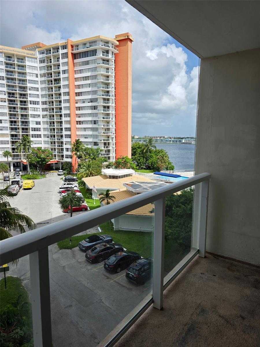 Small Image of 1351 Miami Gardens Dr, Miami Gardens, FL 33169, USA Number 12