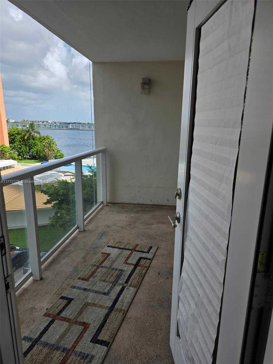 Small Image of 1351 Miami Gardens Dr, Miami Gardens, FL 33169, USA Number 13