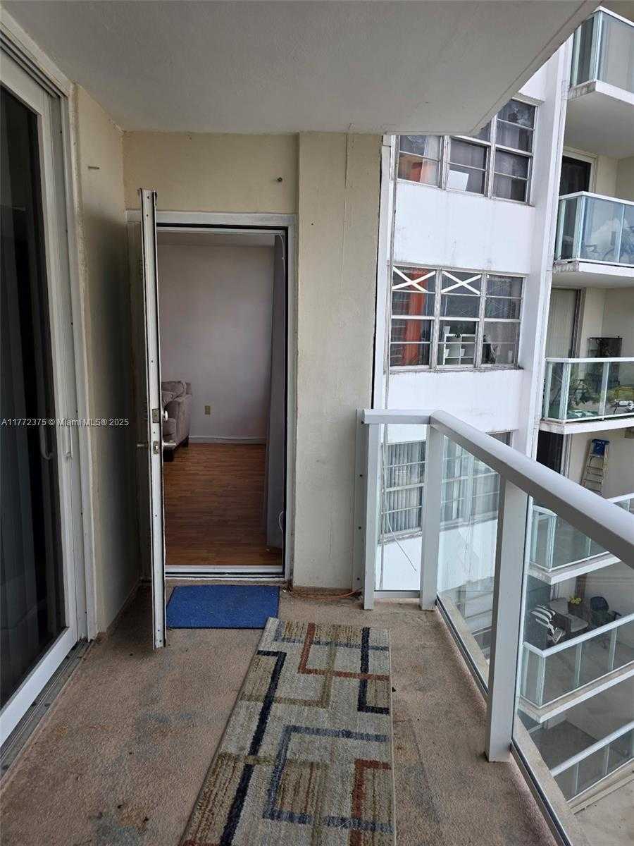 Small Image of 1351 Miami Gardens Dr, Miami Gardens, FL 33169, USA Number 14