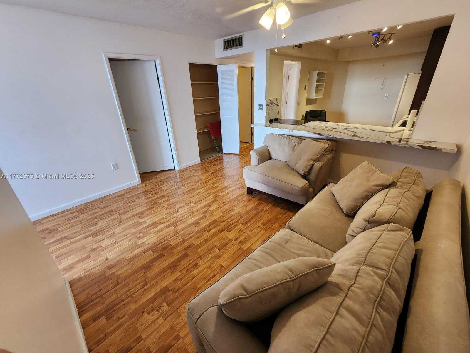 Small Image of 1351 Miami Gardens Dr, Miami Gardens, FL 33169, USA Number 8