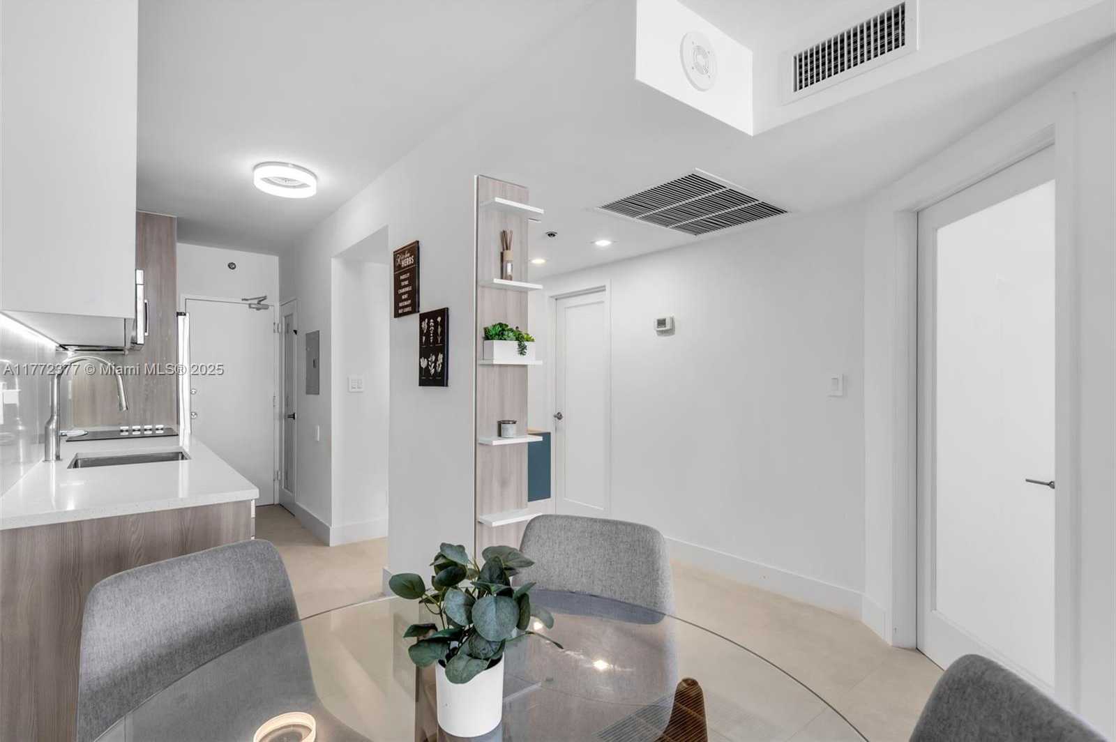 Small Image of 100 LINCOLN RD #539, Miami Beach Number 4