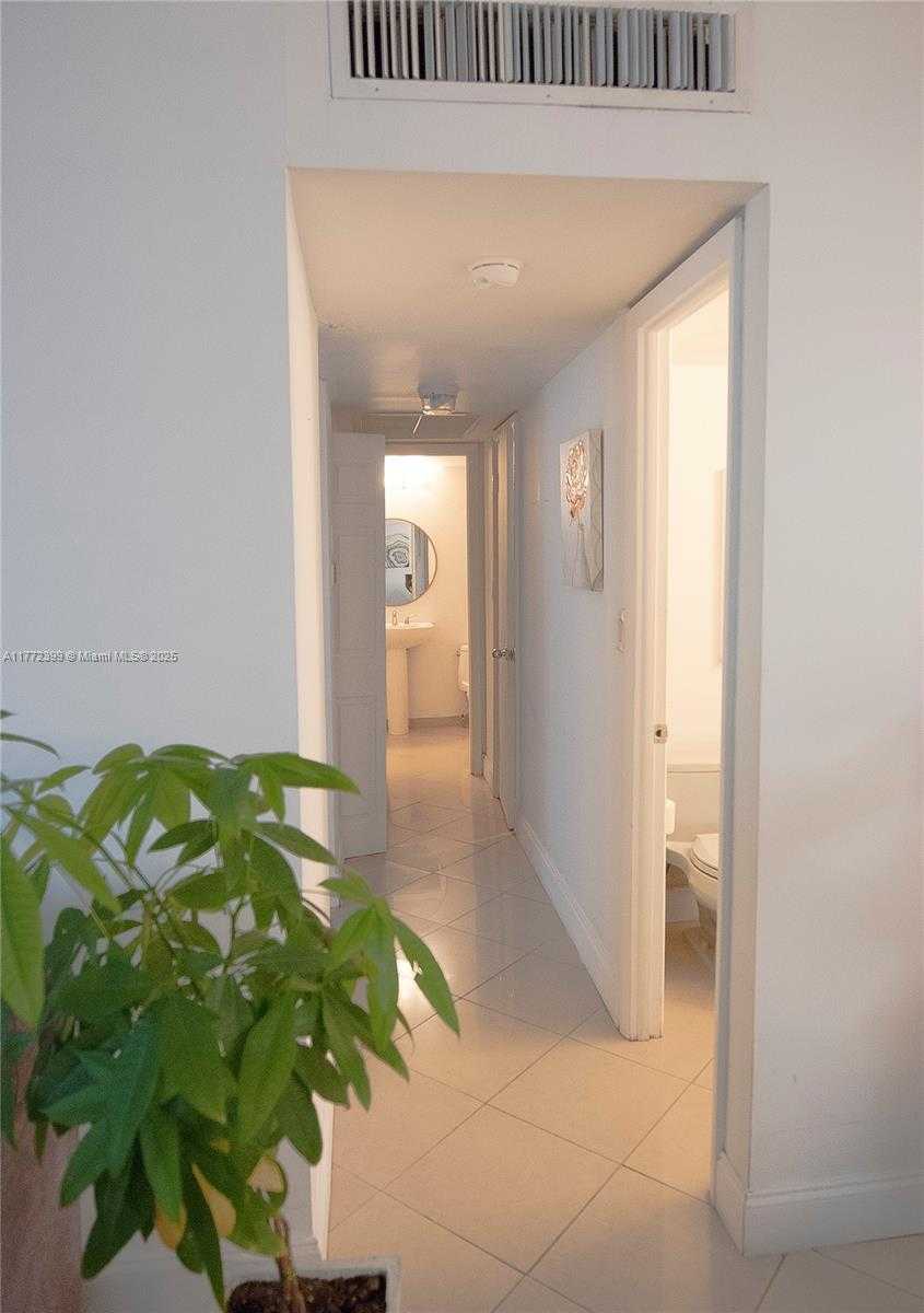 Small Image of 5838 COLLINS AVE #4D, Miami Beach Number 10