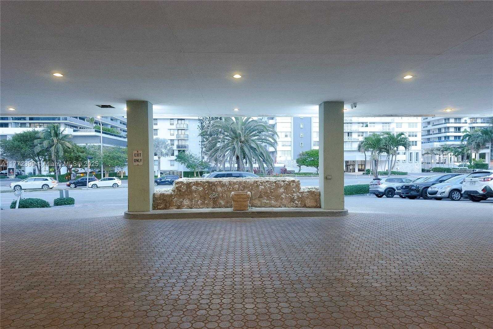 Small Image of 5838 COLLINS AVE #4D, Miami Beach Number 4