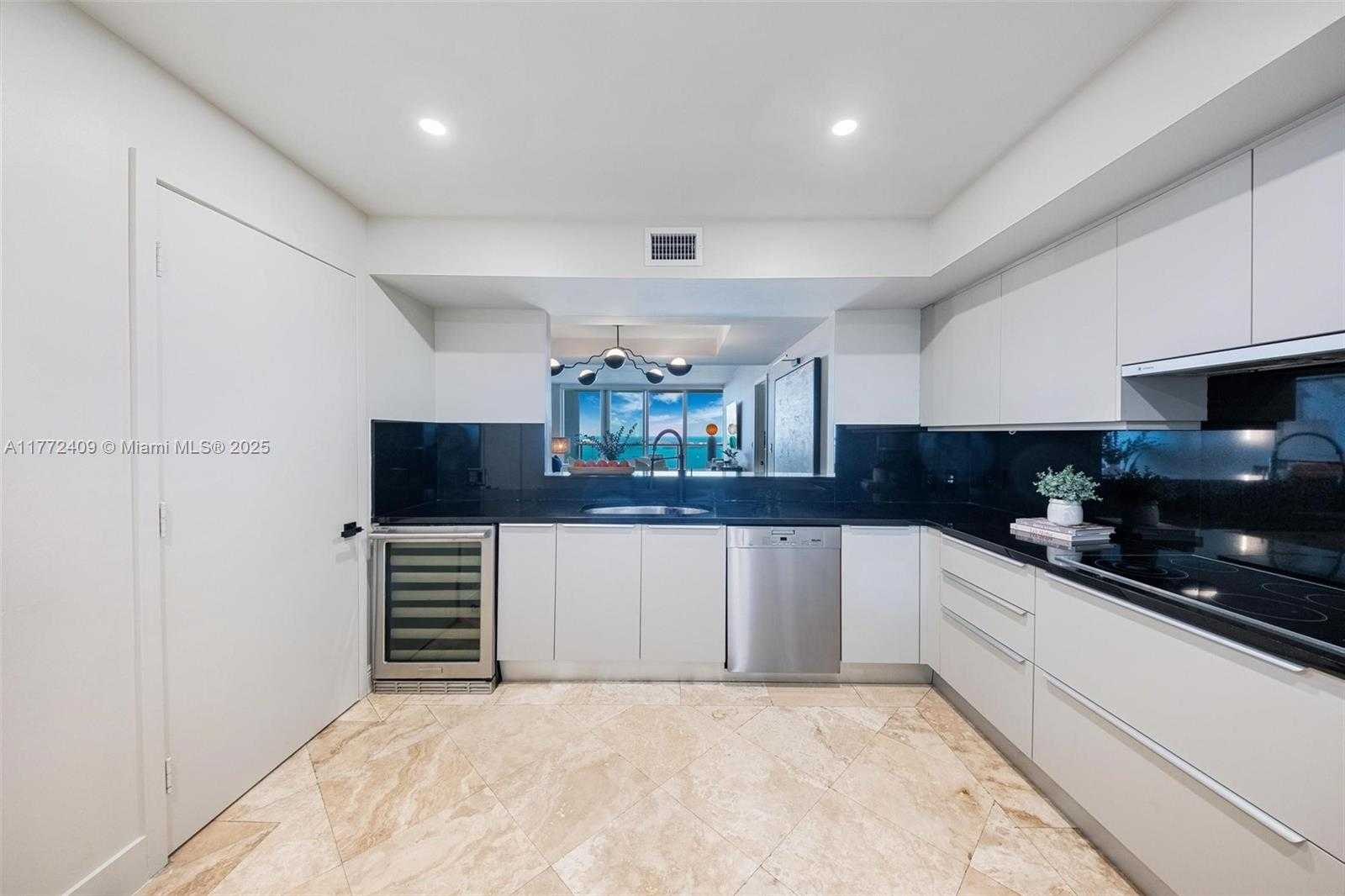 Small Image of 1331 BRICKELL BAY DR #3305, Miami Number 12