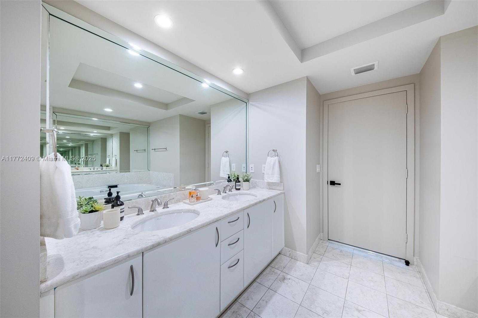 Small Image of 1331 BRICKELL BAY DR #3305, Miami Number 42