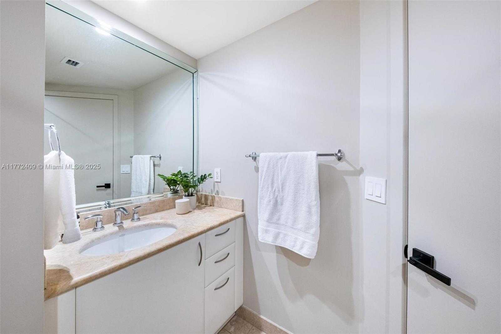 Small Image of 1331 BRICKELL BAY DR #3305, Miami Number 46