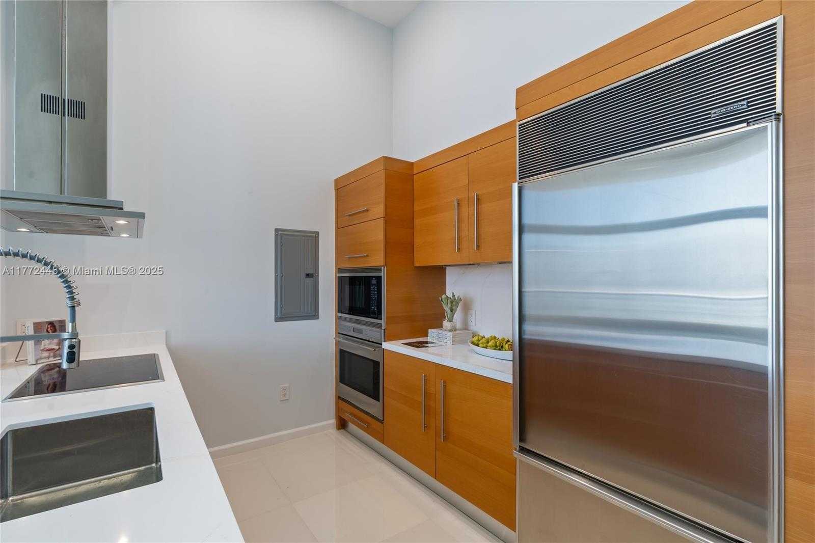 Small Image of 495 BRICKELL AVE #2203, Miami Number 6