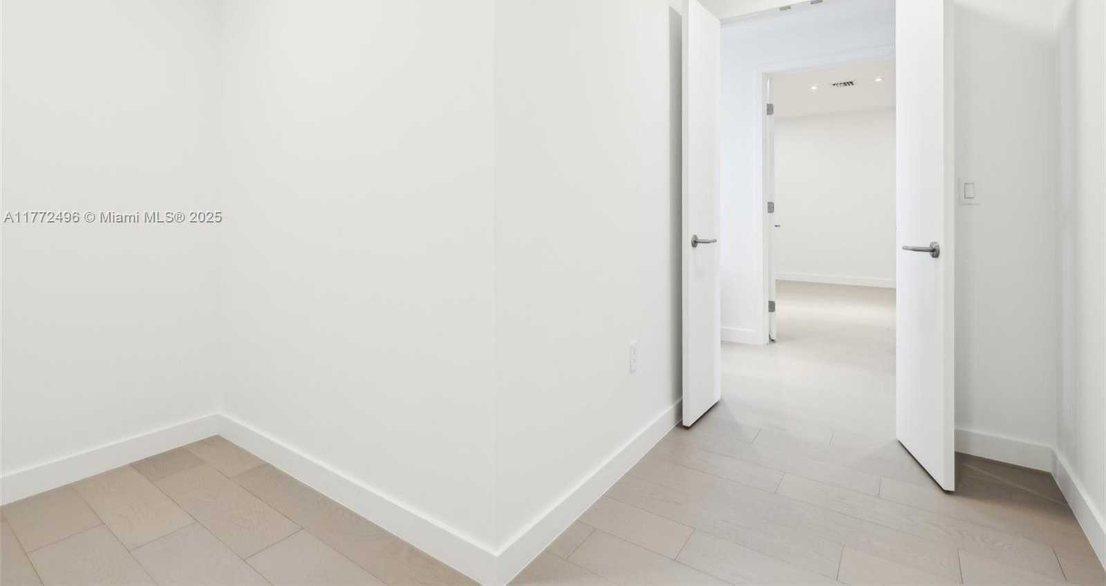 Small Image of 501 WEST AVE #4201/05, Miami Beach Number 38