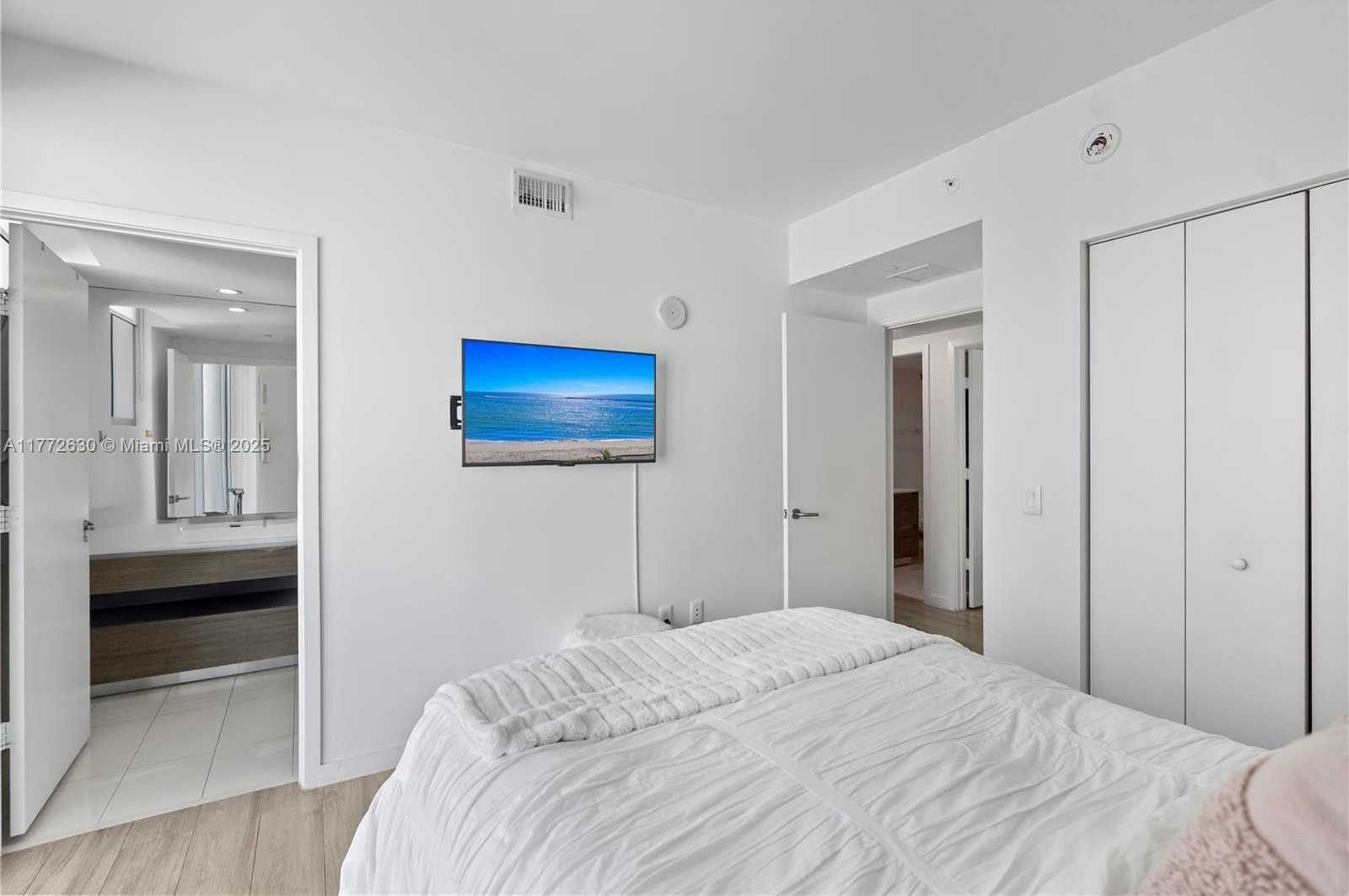Small Image of 1100 SOUTH MIAMI AVE #2007, Miami Number 19