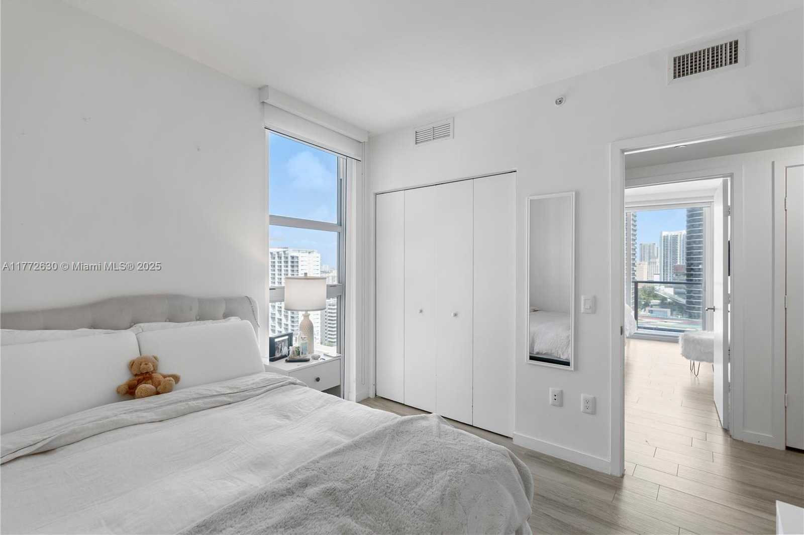 Small Image of 1100 SOUTH MIAMI AVE #2007, Miami Number 21