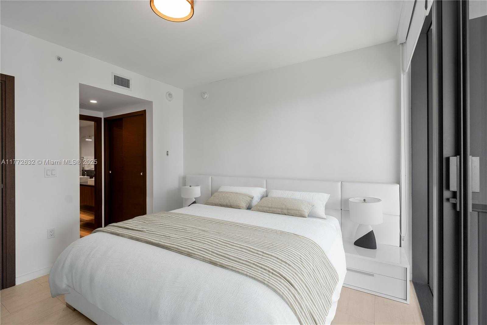 Small Image of 1000 BRICKELL PLAZA #4703, Miami Number 17