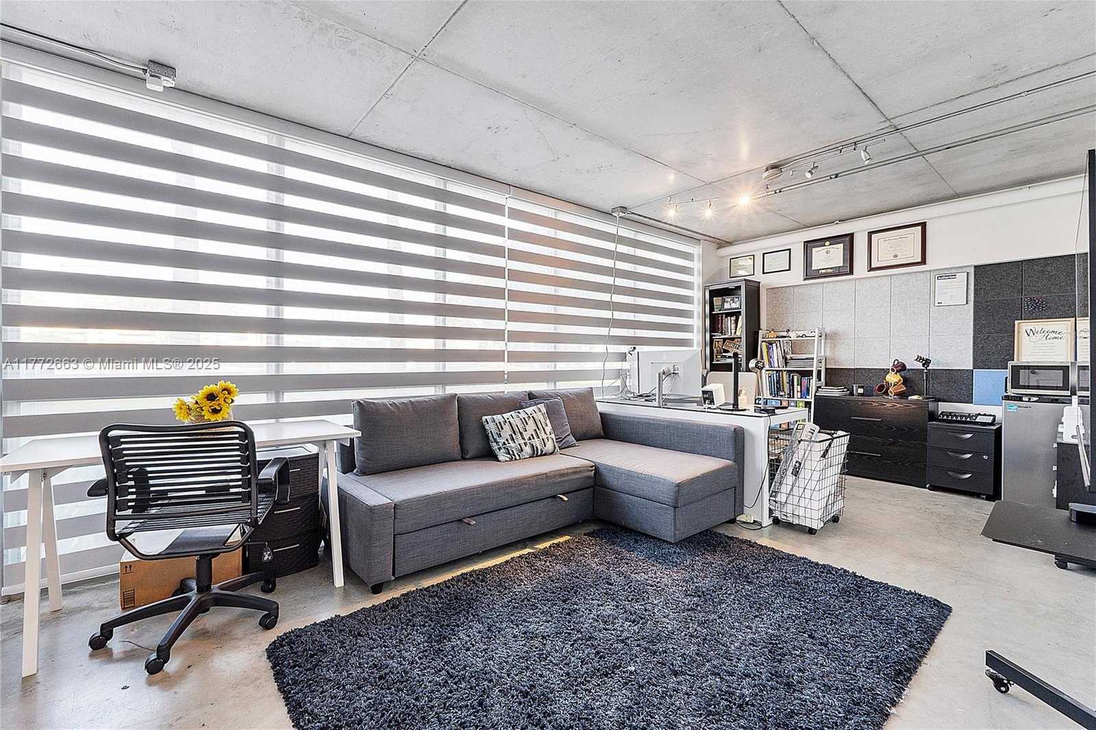 Small Image of 2100 VAN BUREN ST #102, Hollywood Number 11
