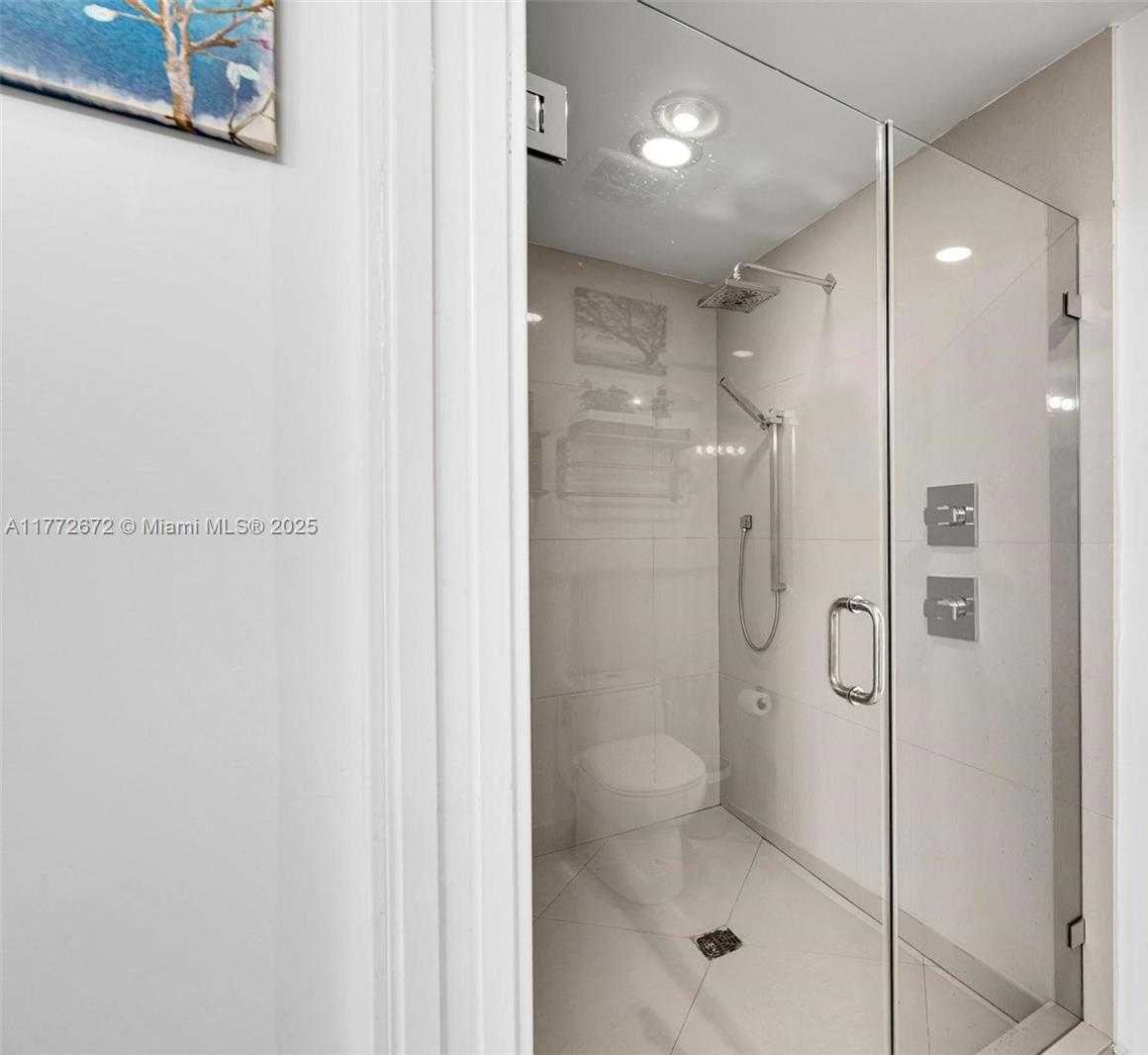 Small Image of 600 NE 27TH ST #803, Miami Number 15